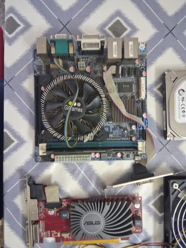Componentes PC: Placa Base, HDD, GPU, Ventilador