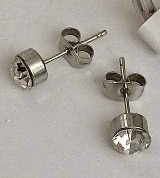 Conjunto de collar y pendientes de acero