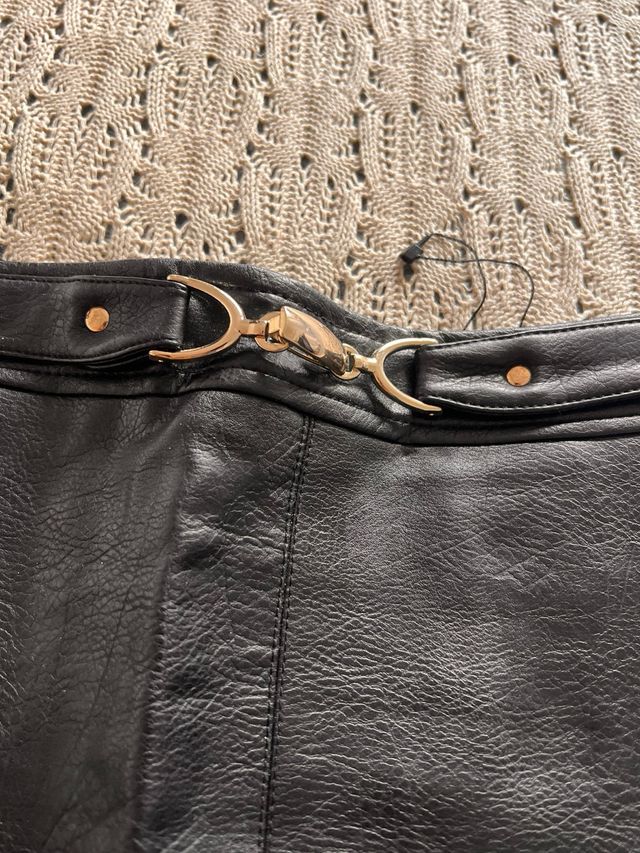 Falda Sfera efecto piel con bordado abeja Talla S