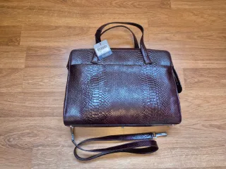 Maletín piel borgoña granate burdeos asa extraíble