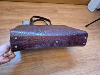 Maletín piel borgoña granate burdeos asa extraíble