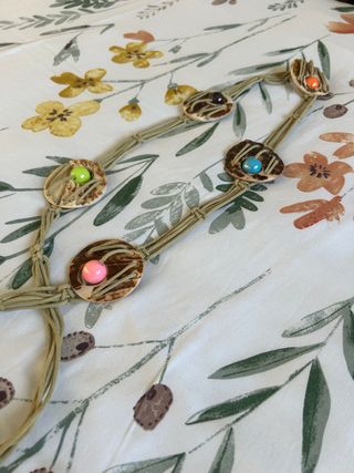 Cintura in corda con perle colorate