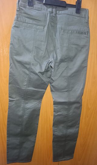 Pantalones verdes de corte recto