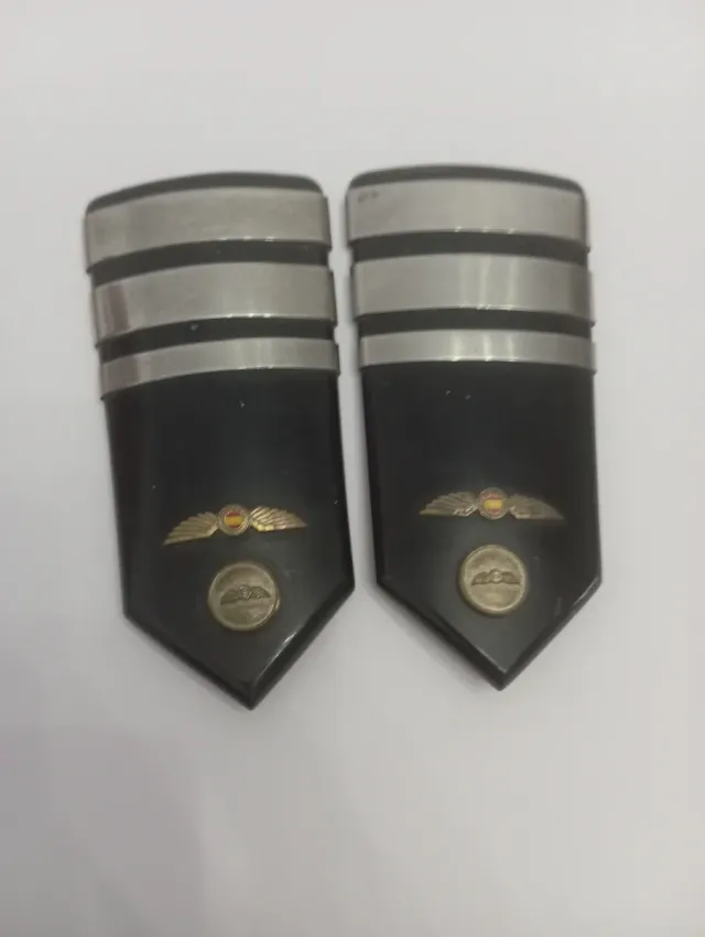 Antiguas hombreras Piloto Iberia baquelita