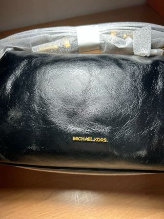 Michael Kors Dakota Bandolera Negra
