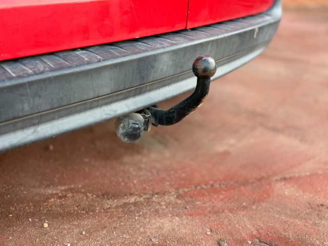 Renault Kangoo con baca y bola de remolque