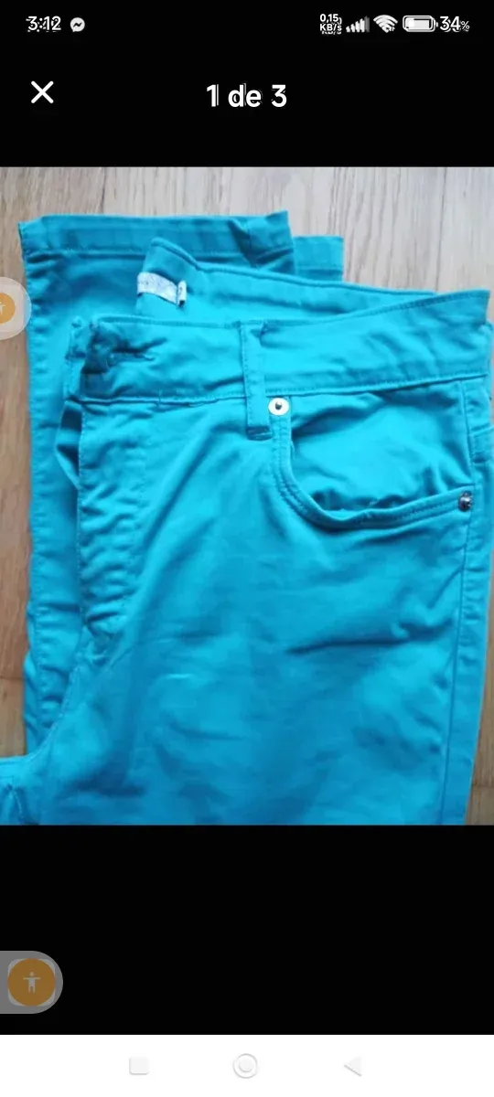 Pantalones negros con diseño calado