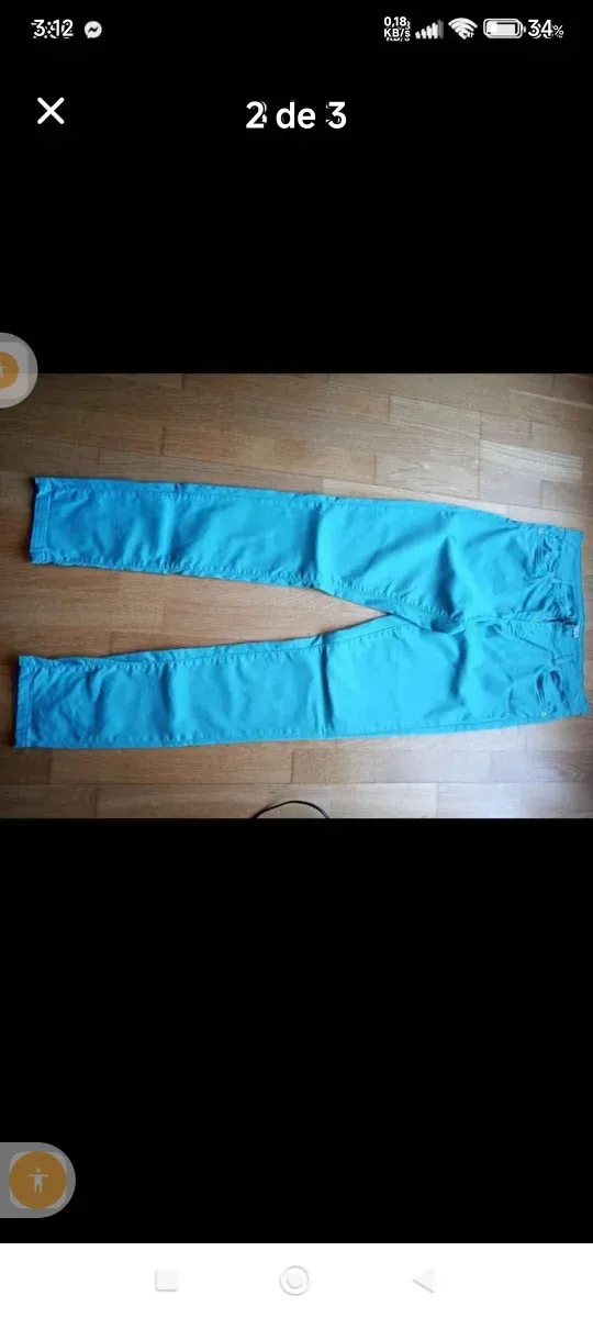 Pantalones negros con diseño calado