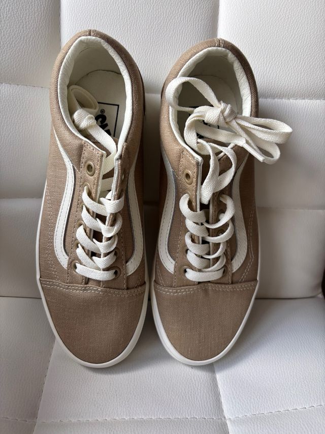 Zapatillas Vans Beige y Blancas