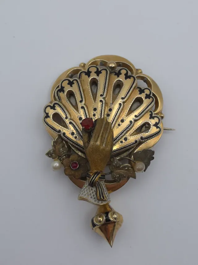 Broche Oro 14k Isabelino Mano con Gema Roja