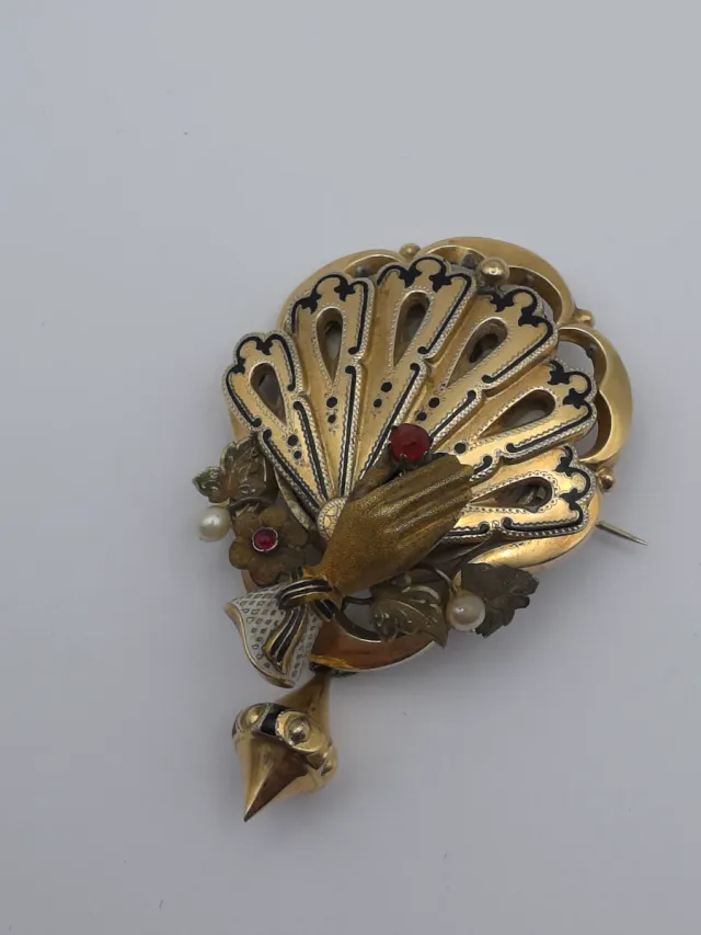 Broche Oro 14k Isabelino Mano con Gema Roja