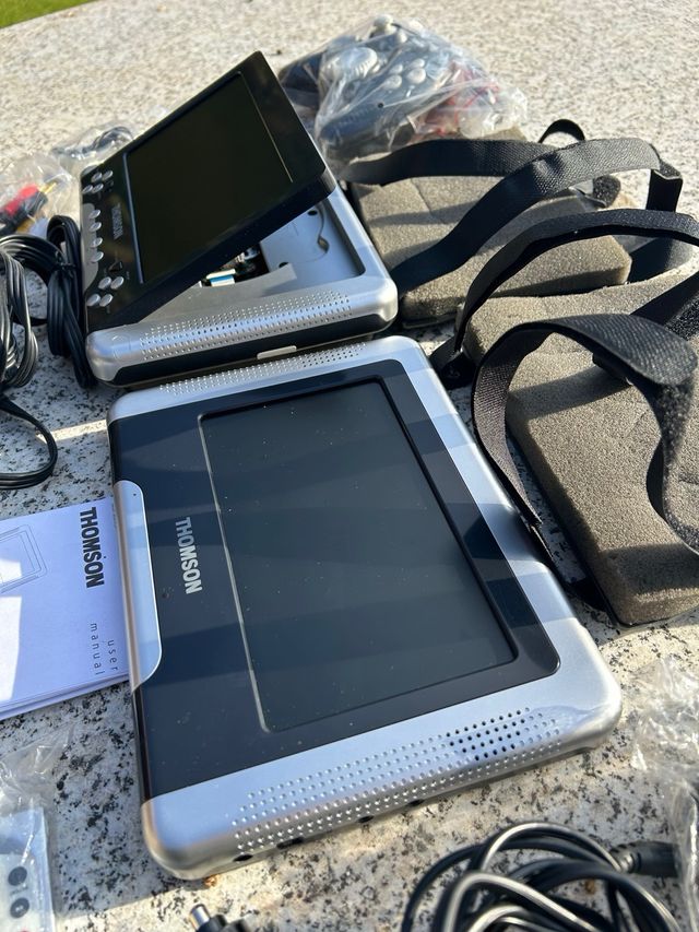 2 Pantallas TV Coche Thomson