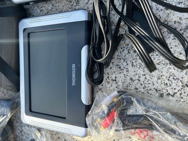 2 Pantallas TV Coche Thomson