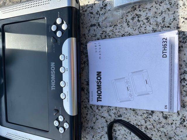 2 Pantallas TV Coche Thomson