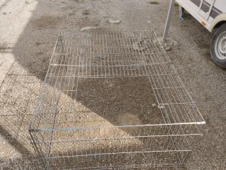 Jaula grande para conejos desmontable.