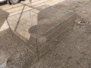 Jaula grande para conejos desmontable.