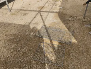 Jaula grande para conejos desmontable.