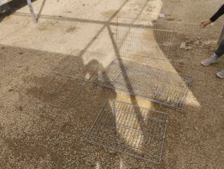 Jaula grande para conejos desmontable.