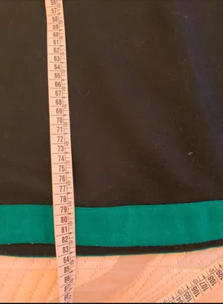 Vestido Negro con Detalles Verdes