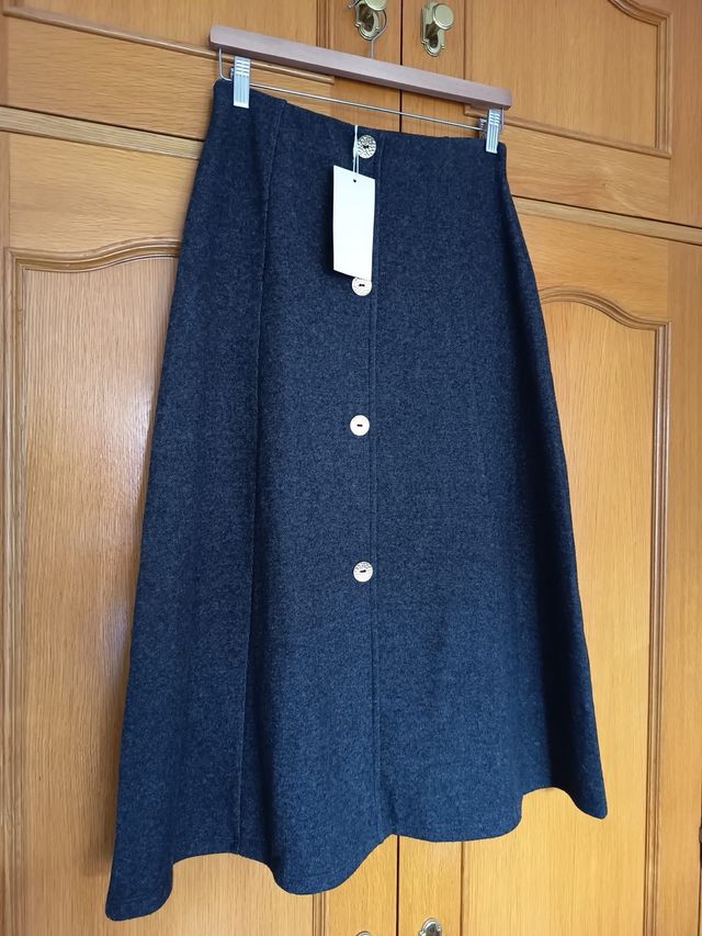 Falda midi Zara gris botones