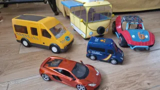 Lote de coches y figuras de juguete Varios precios
