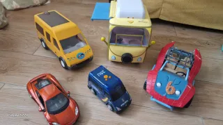 Lote de coches y figuras de juguete Varios precios