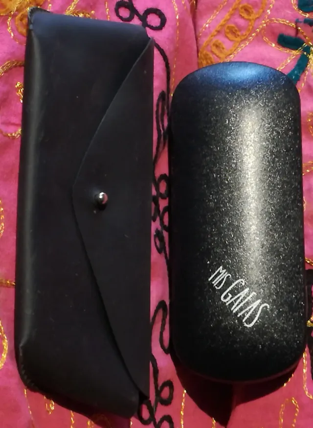 FUNDA PARA GAFAS RÍGIDA,REGALO DE OTRA/CINTURÓN