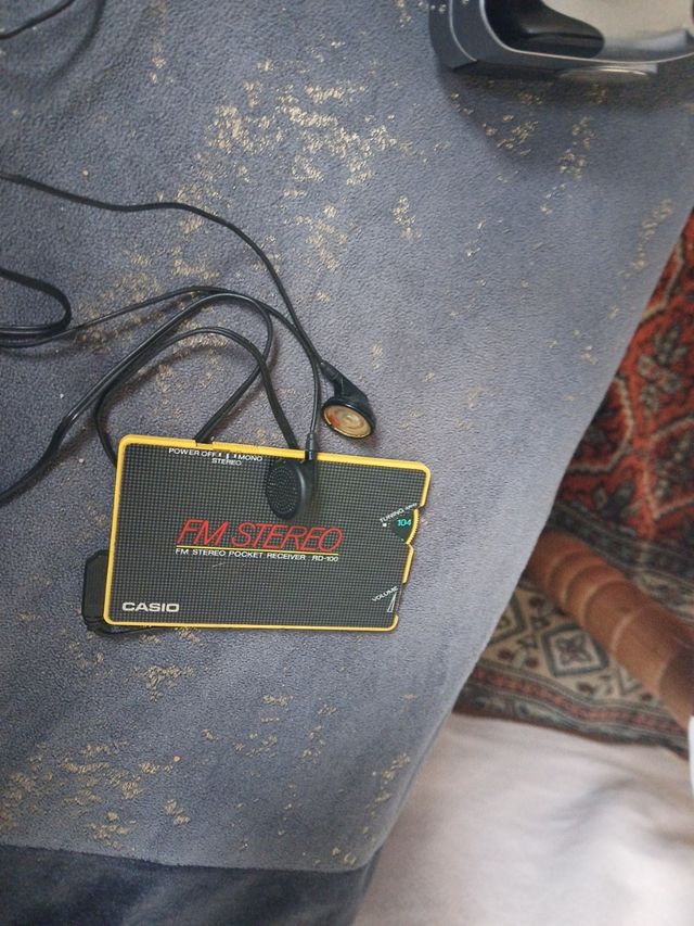 Casio FM Stereo Pocket Receiver RD-100