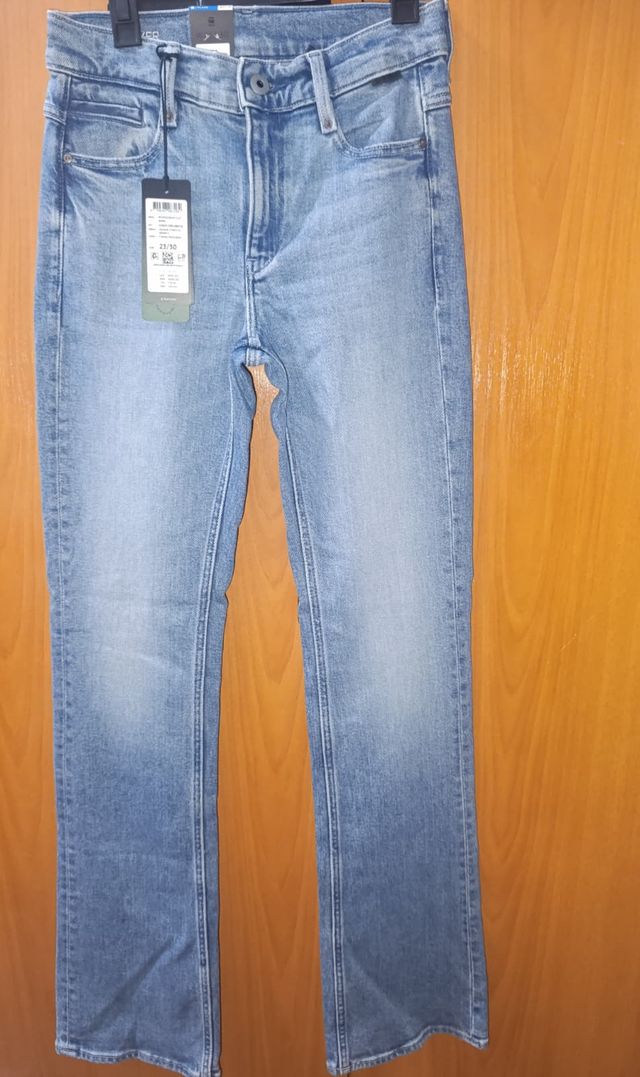 Jeans azules de corte recto