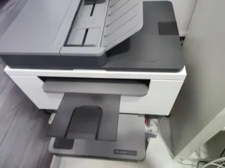 Impresora HP Multifunción Gris y Blanca