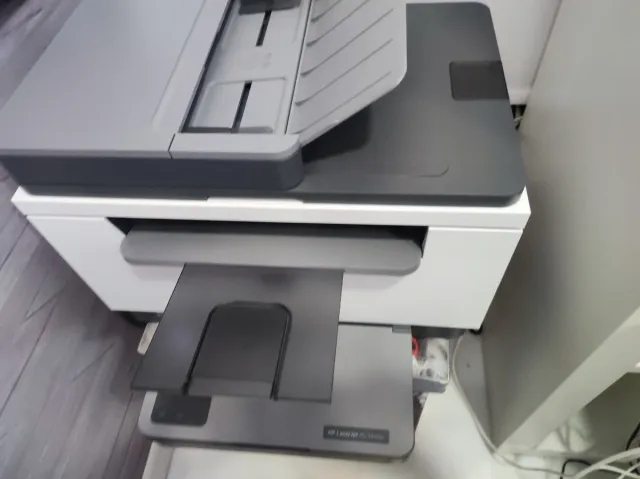 Impresora HP Multifunción Gris y Blanca