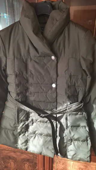 Abrigo de Zara de mujer acolchado con cinturón