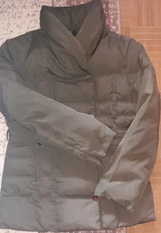 Abrigo de Zara de mujer acolchado con cinturón