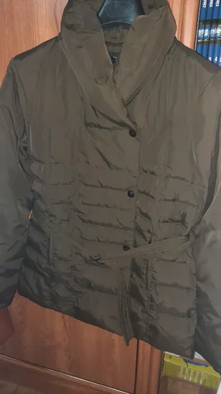 Abrigo de Zara de mujer acolchado con cinturón