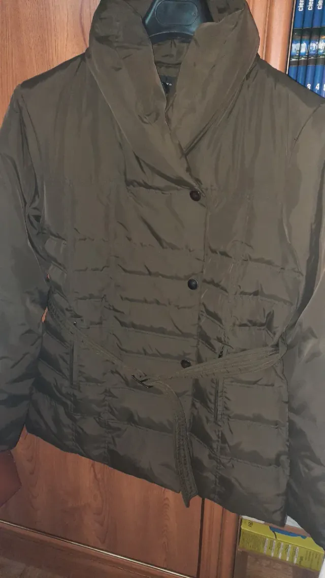 Abrigo de Zara de mujer acolchado con cinturón