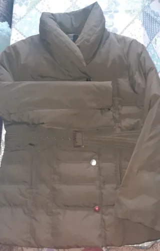 Abrigo de Zara de mujer acolchado con cinturón