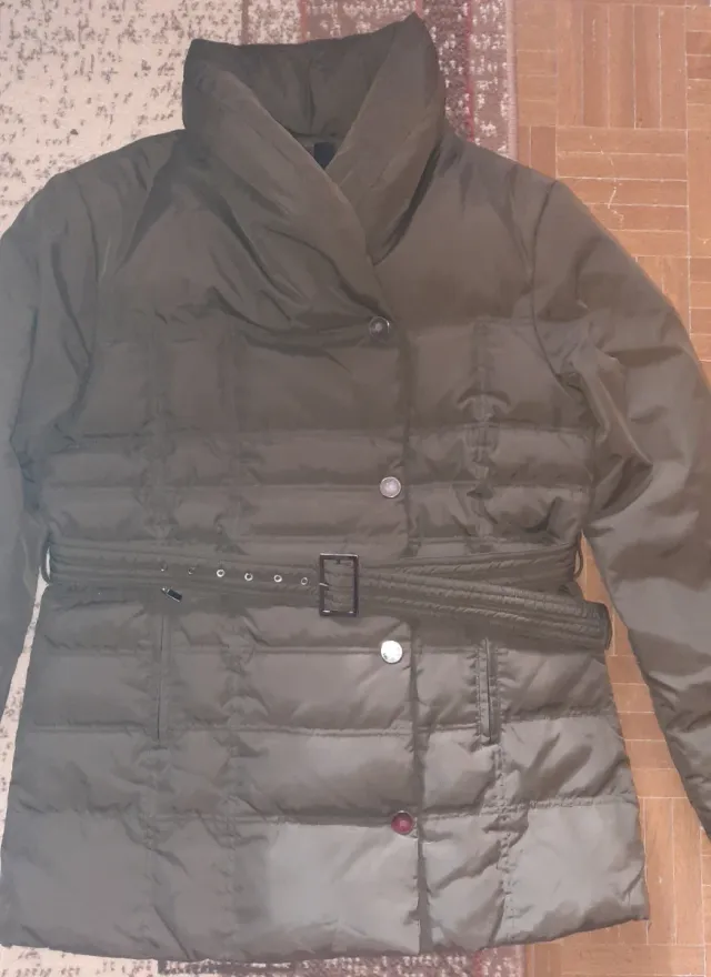 Abrigo de Zara de mujer acolchado con cinturón