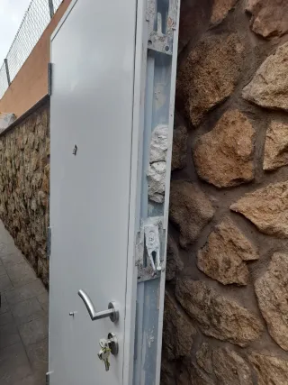 Puerta Exterior Seguridad