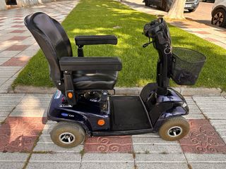 Scooter eléctrico azul oscuro