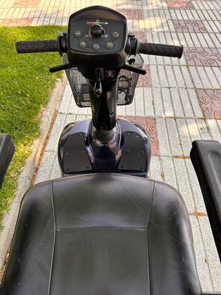 Scooter eléctrico azul oscuro