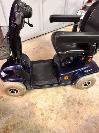 Scooter eléctrico azul oscuro