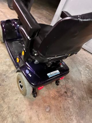 Scooter eléctrico azul oscuro