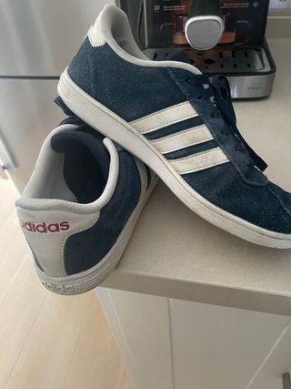 Zapatillas Adidas Azul Marino y Blanco