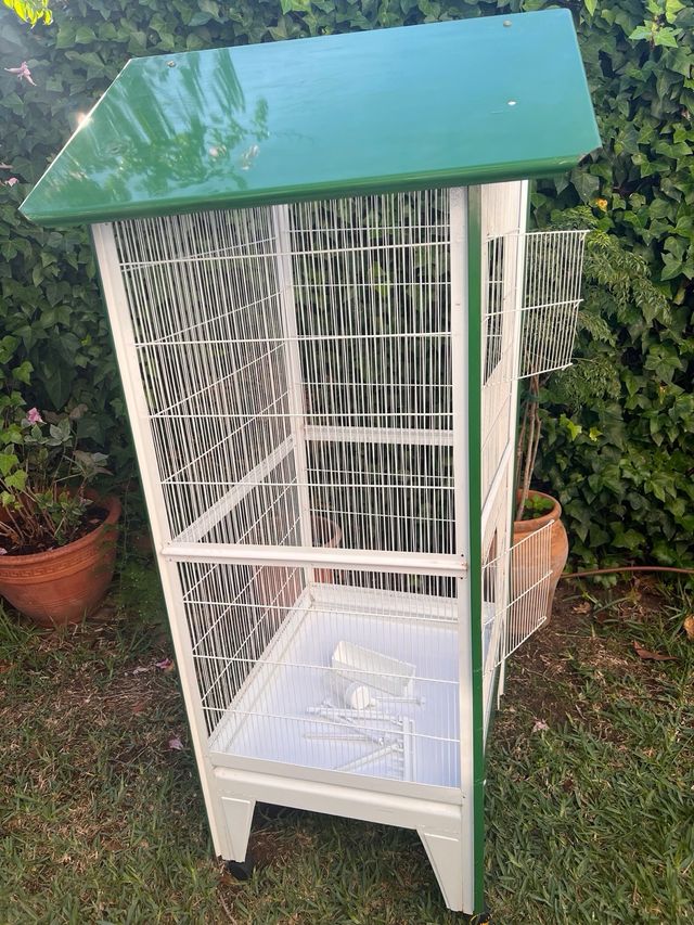 Pajarera grande verde y blanca, se manda desmontad