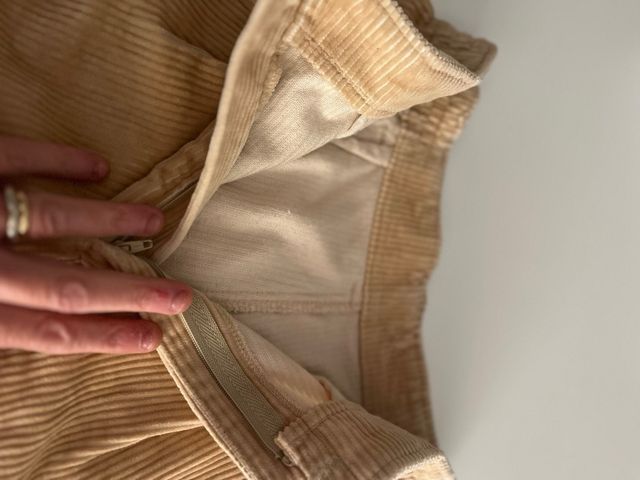 Pantaloncini donna in velluto beige