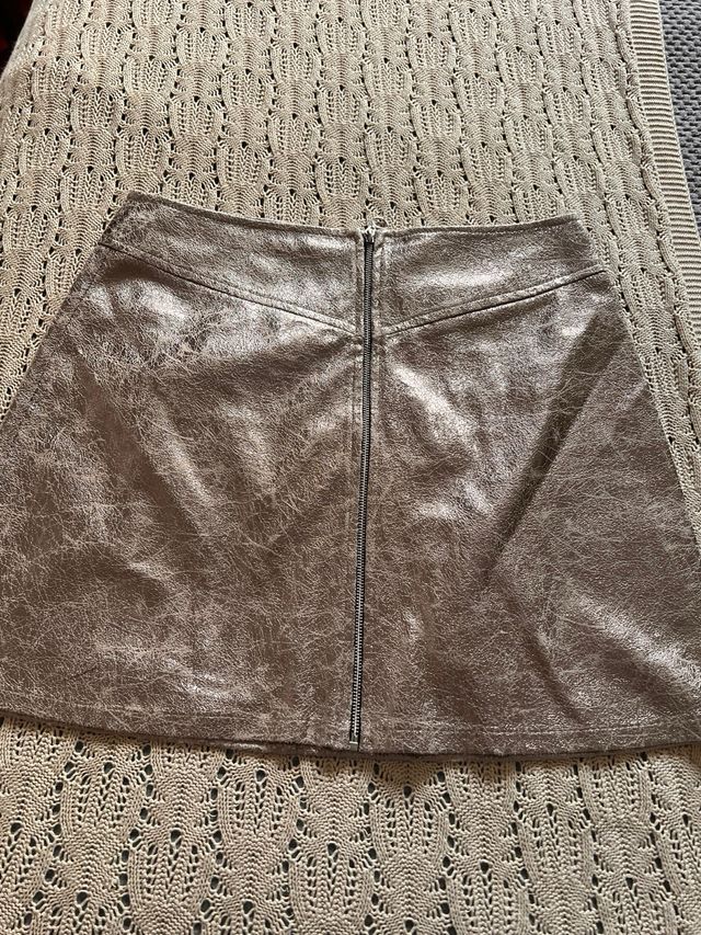 Falda dorada efecto piel cremallera