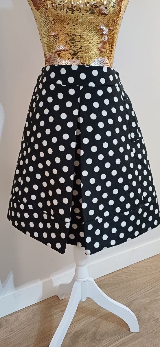 Falda Purificación García lunares