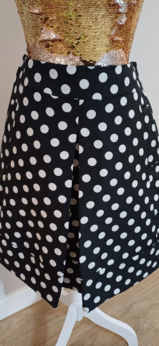 Falda Purificación García lunares