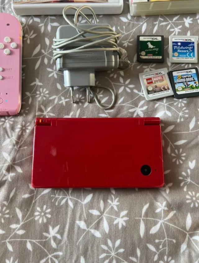 Nintendo DS Roja + 4 Juegos