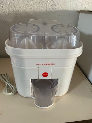 Spremiagrumi MACOM Taglia Spremi & Bevi